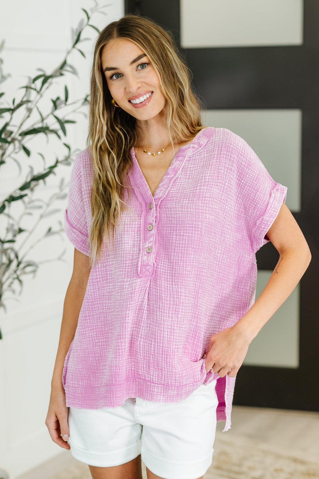Basic Fade V-Neck Acid Wash Top in Mauve